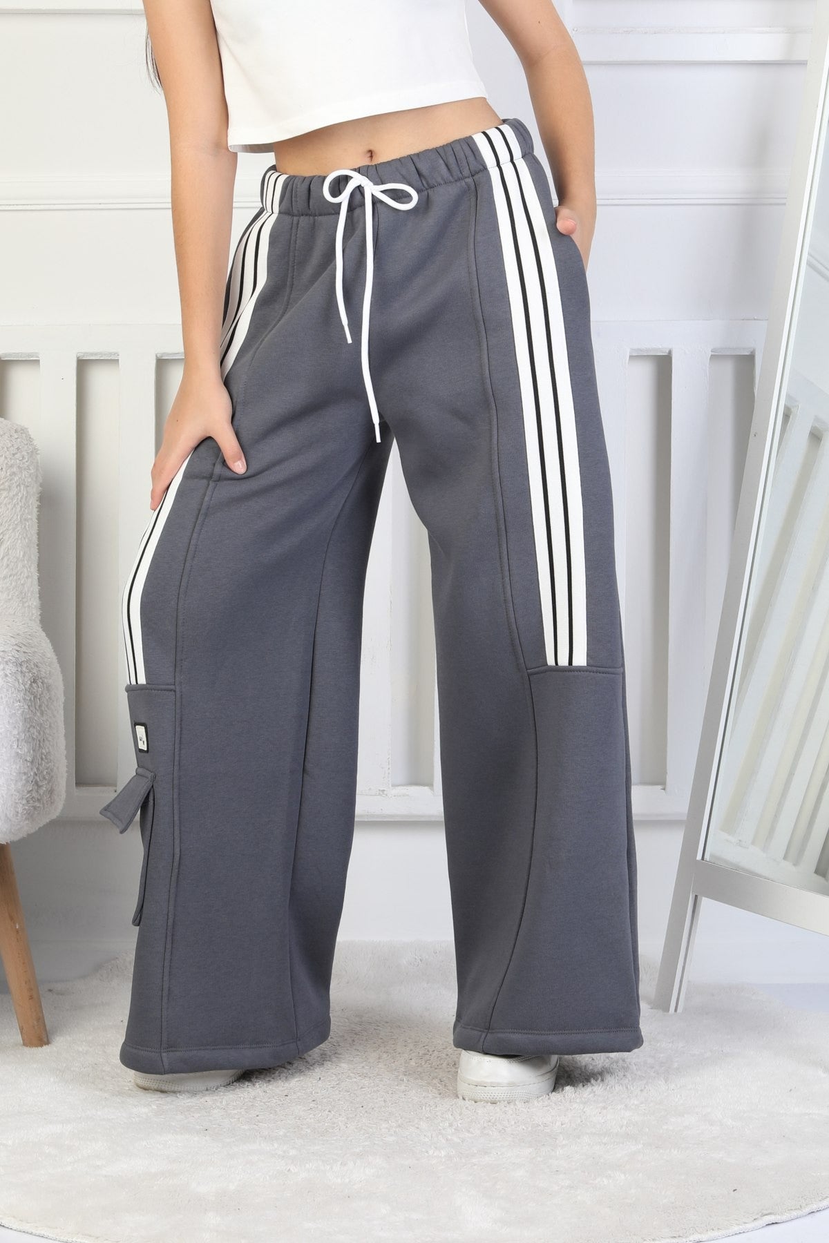 Üç İplik Şardonlu Çep Detaylı Bol Paça Kız Çocuk Eşofman Altı