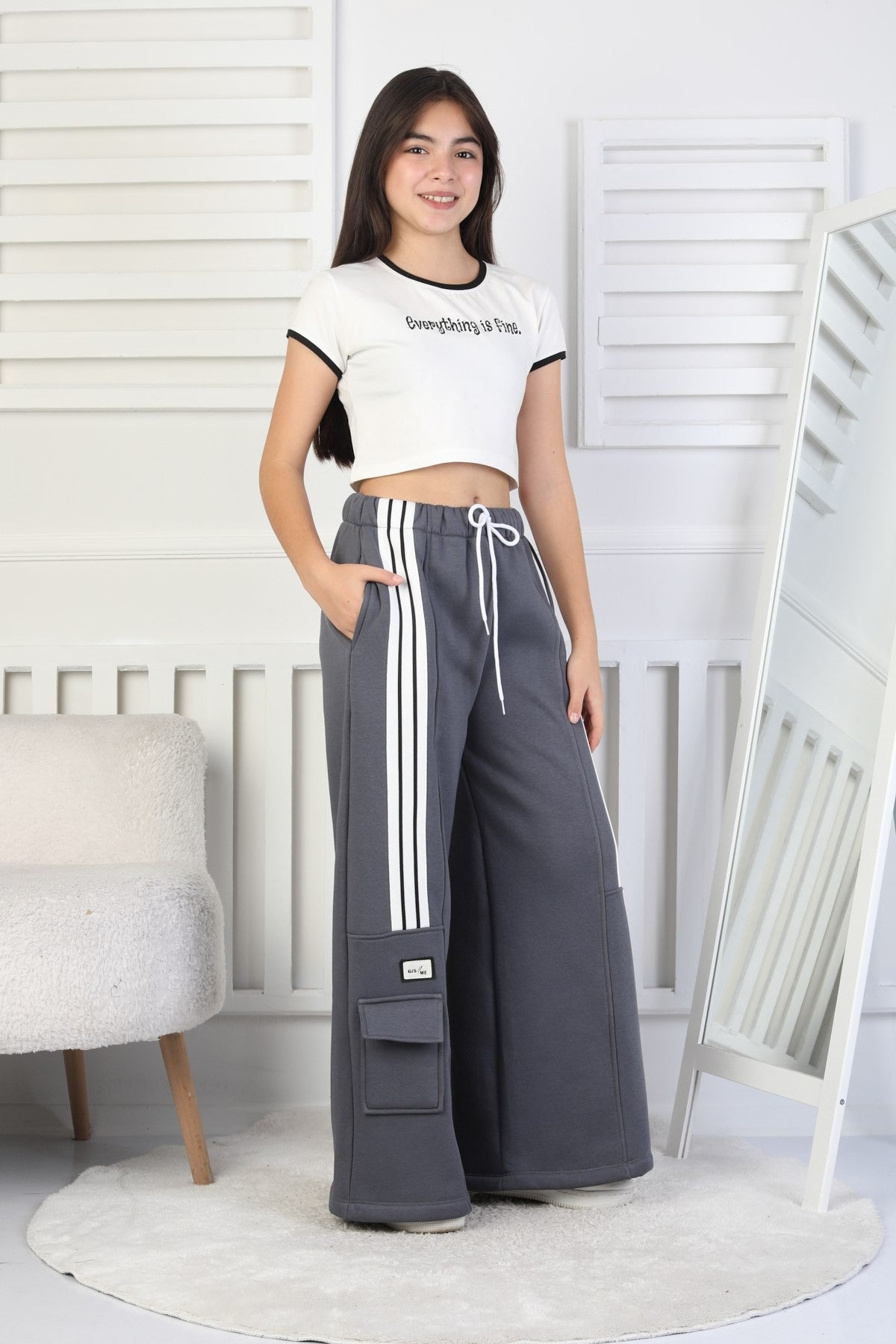 Üç İplik Şardonlu Çep Detaylı Bol Paça Kız Çocuk Eşofman Altı