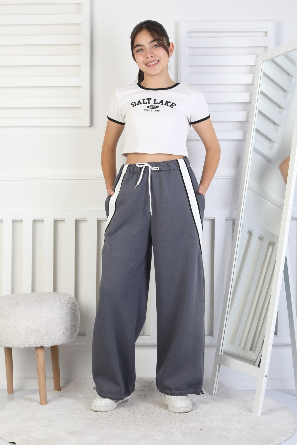 Üç İplik Şardonlu Çapraz Çizgili Bol Paça Kız Çocuk Eşofman Altı