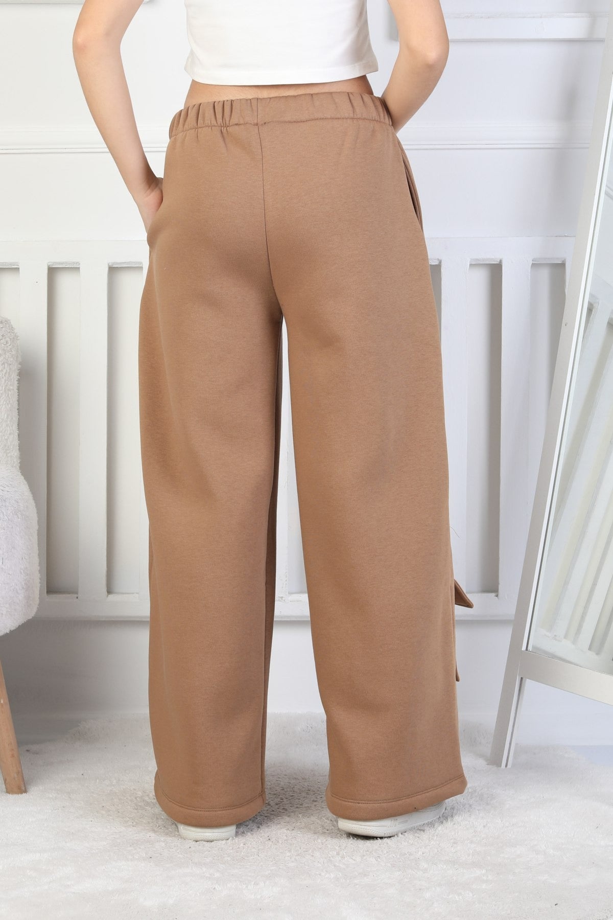 Üç İplik Şardonlu Çep Detaylı Bol Paça Kız Çocuk Eşofman Altı