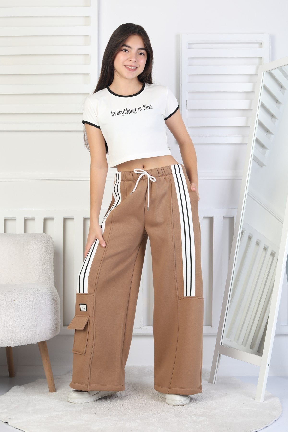 Üç İplik Şardonlu Çep Detaylı Bol Paça Kız Çocuk Eşofman Altı