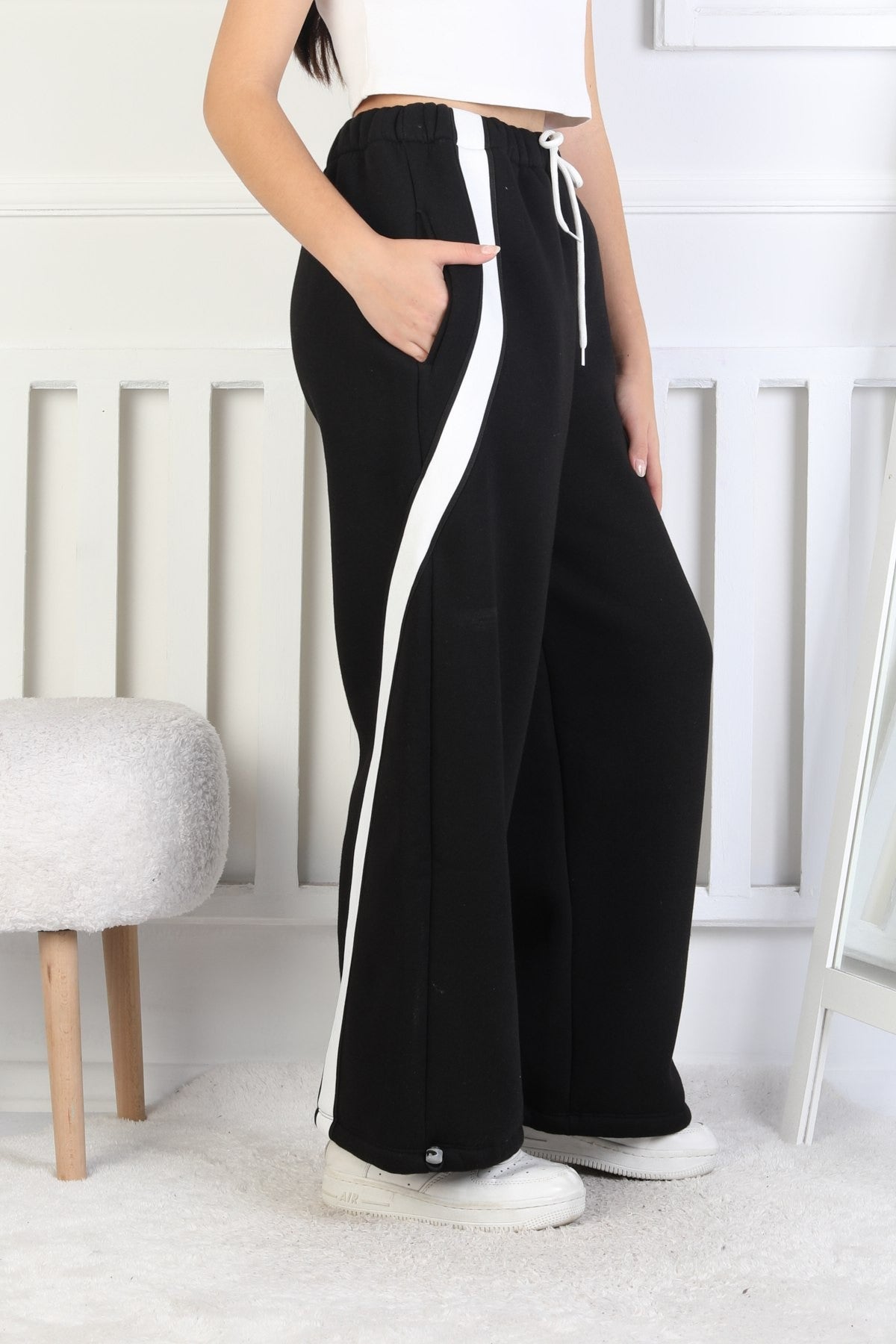 Üç İplik Şardonlu Çapraz Çizgili Bol Paça Kız Çocuk Eşofman Altı