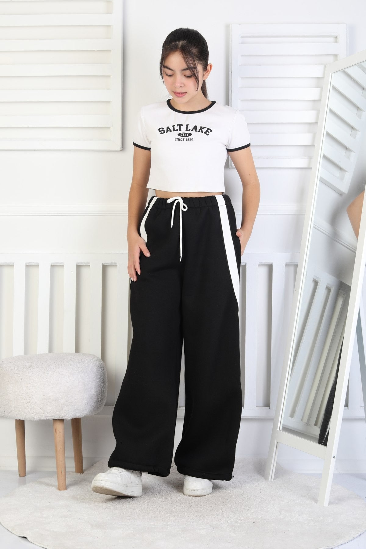 Üç İplik Şardonlu Çapraz Çizgili Bol Paça Kız Çocuk Eşofman Altı