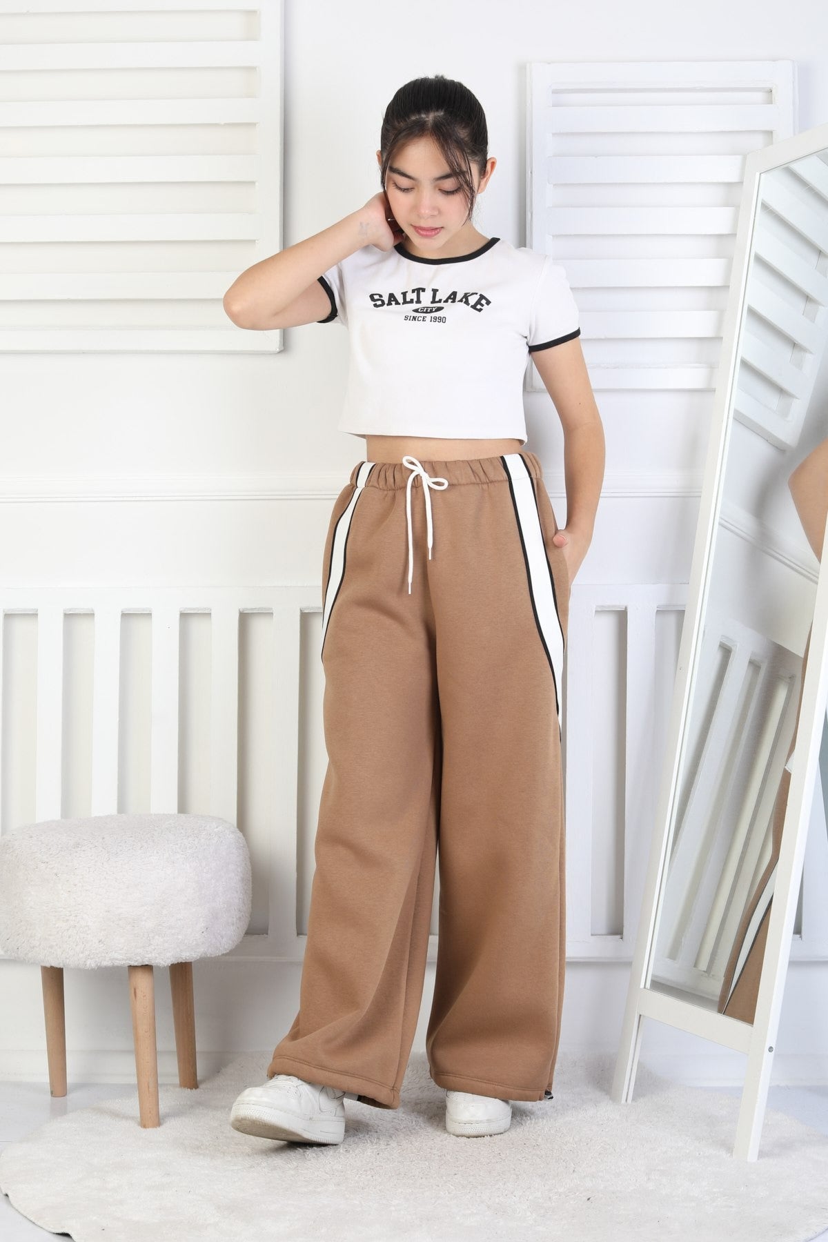 Üç İplik Şardonlu Çapraz Çizgili Bol Paça Kız Çocuk Eşofman Altı