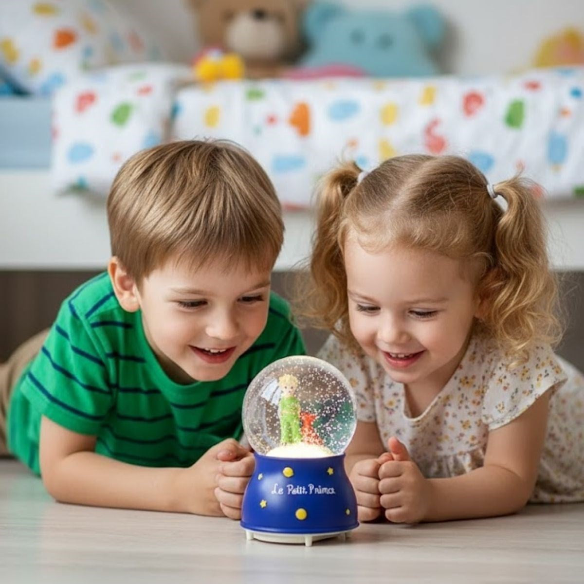Pilli Işıklı Müzikli Kar Küresi–Le Petit Küçük Prens Figürlü Eğlenceli Masaüstü Biblo, LED Aydınlatmalı Dekoratif Hediyelik Kar Küresi
