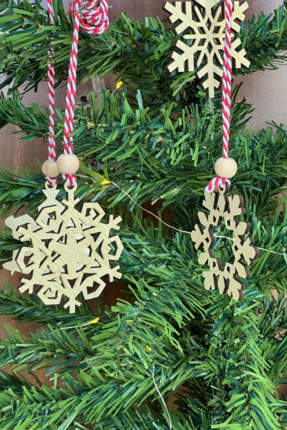 BUFFER® Pilli Peri Ledli 6 Parça Kırmızı Beyaz İpli Kar Tanesi Model Ahşap Yılbaşı Ağaç Süsü