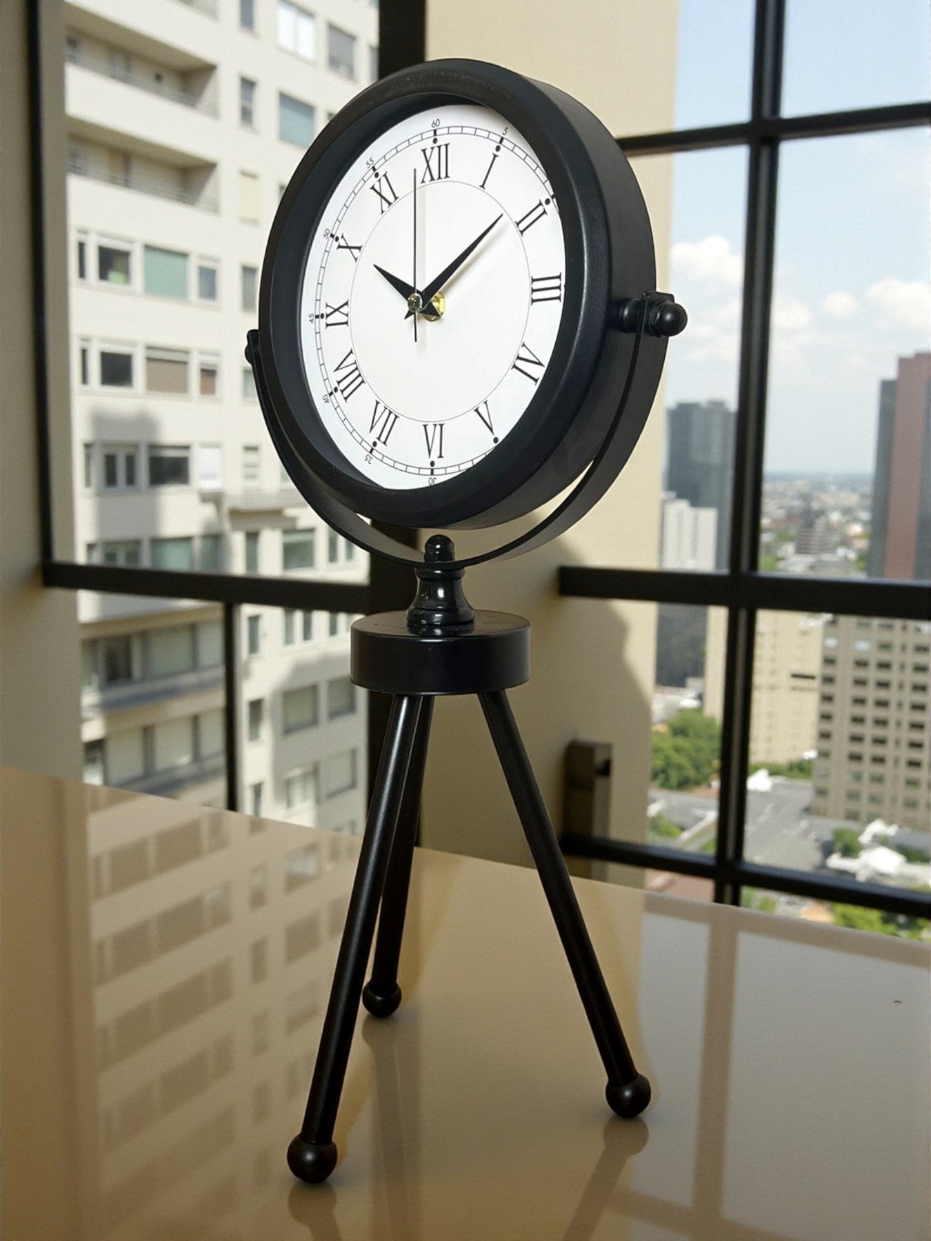 Zentime Siyah Zarif Üç Ayaklı Masa Saati