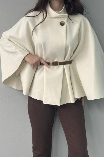 HAKİM YAKA KEMER DETAYLI KAŞE PANÇO