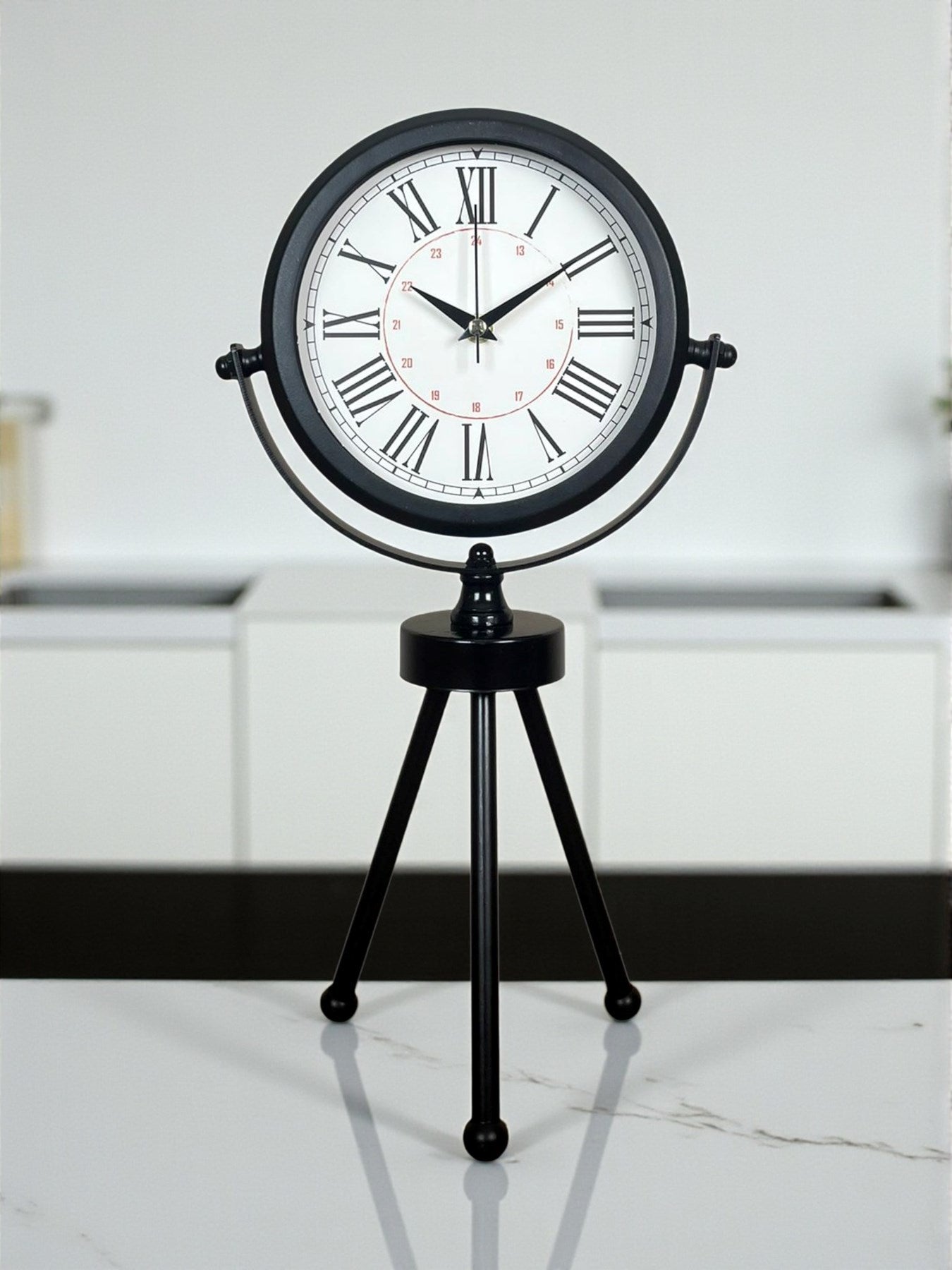 Zentime Siyah Zarif Üç Ayaklı Masa Saati