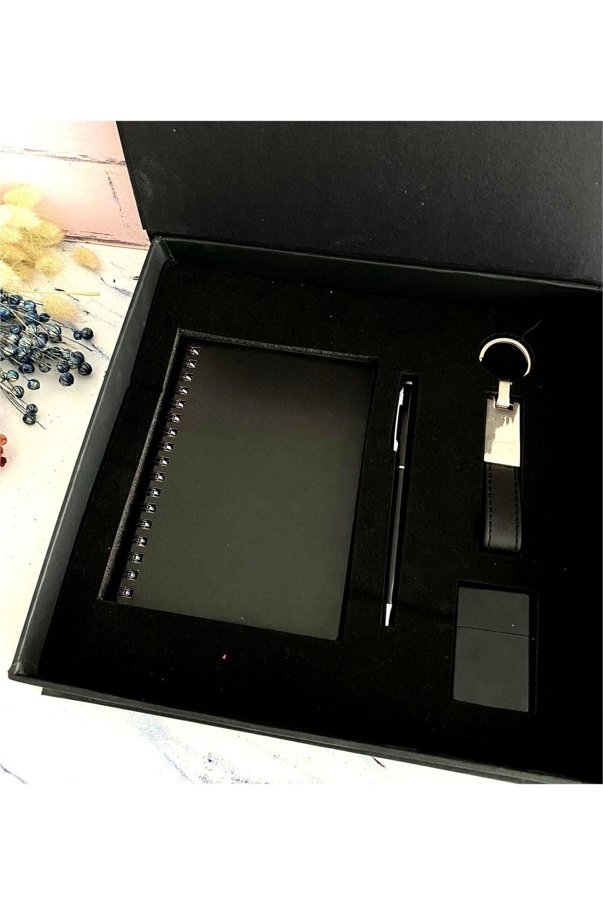 Defter Kalem Anahtarlık Çakmak Vip Set