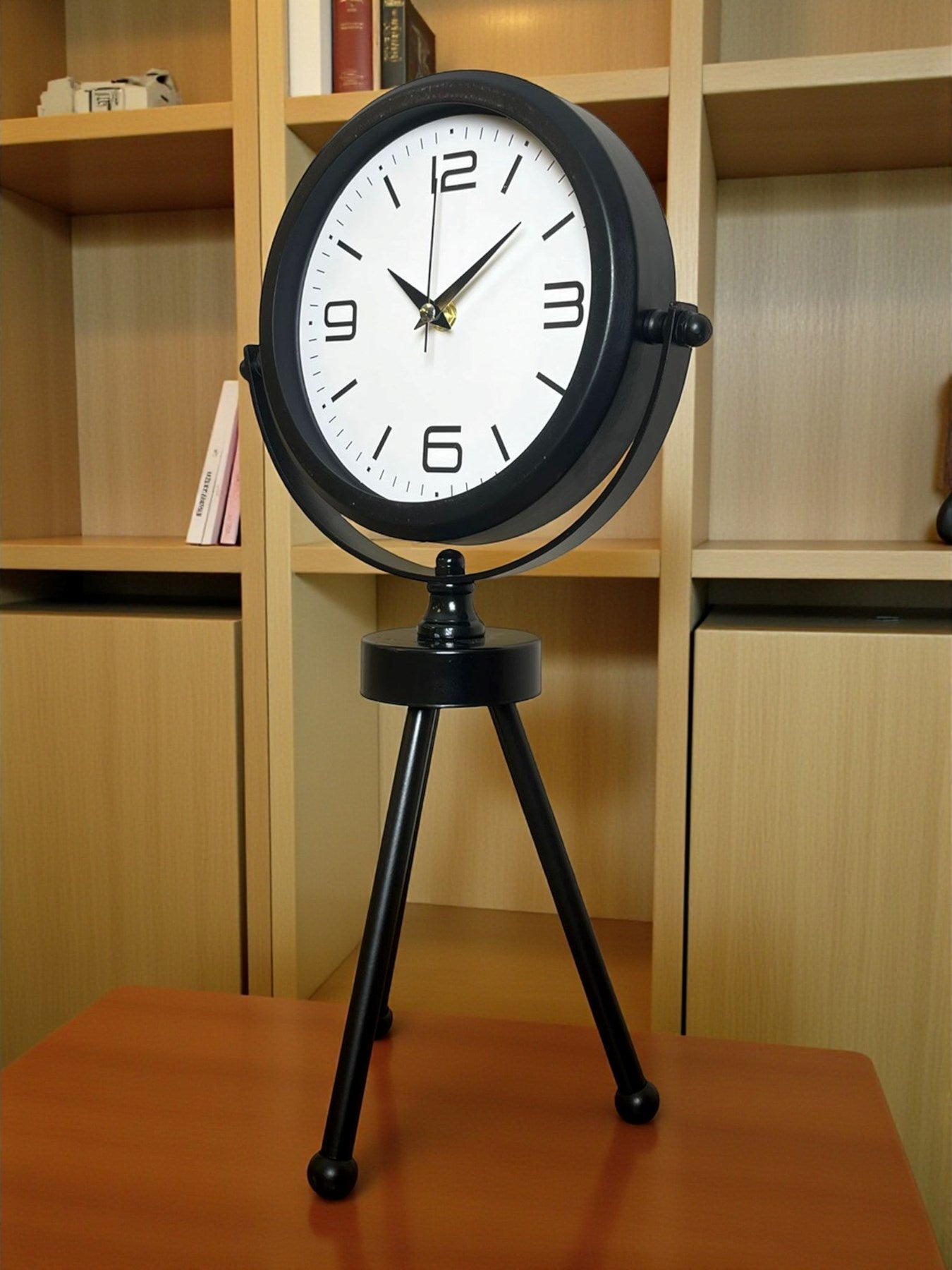 Zentime Siyah Zarif Üç Ayaklı Masa Saati