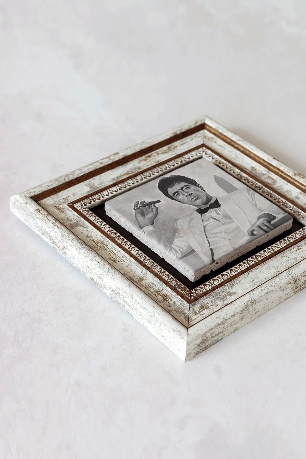 Al Pacino Çerçeveli Taş Tablo , Çerçeveli Taş Duvar Dekoru-enkcrcvtbl-00110 20 cm