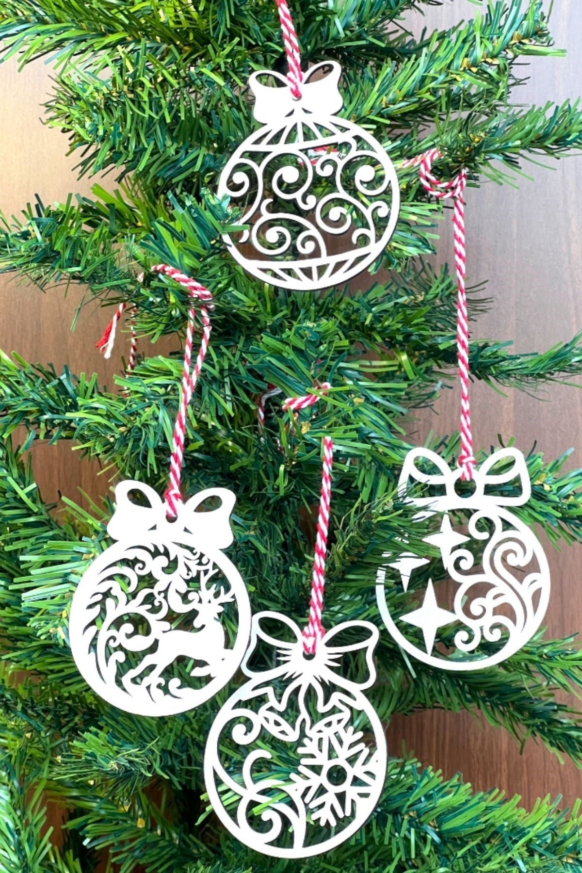 BUFFER® 10 Parça Kırmızı Beyaz İpli Fiyonk Model Ahşap Yılbaşı Ağaç Süsü