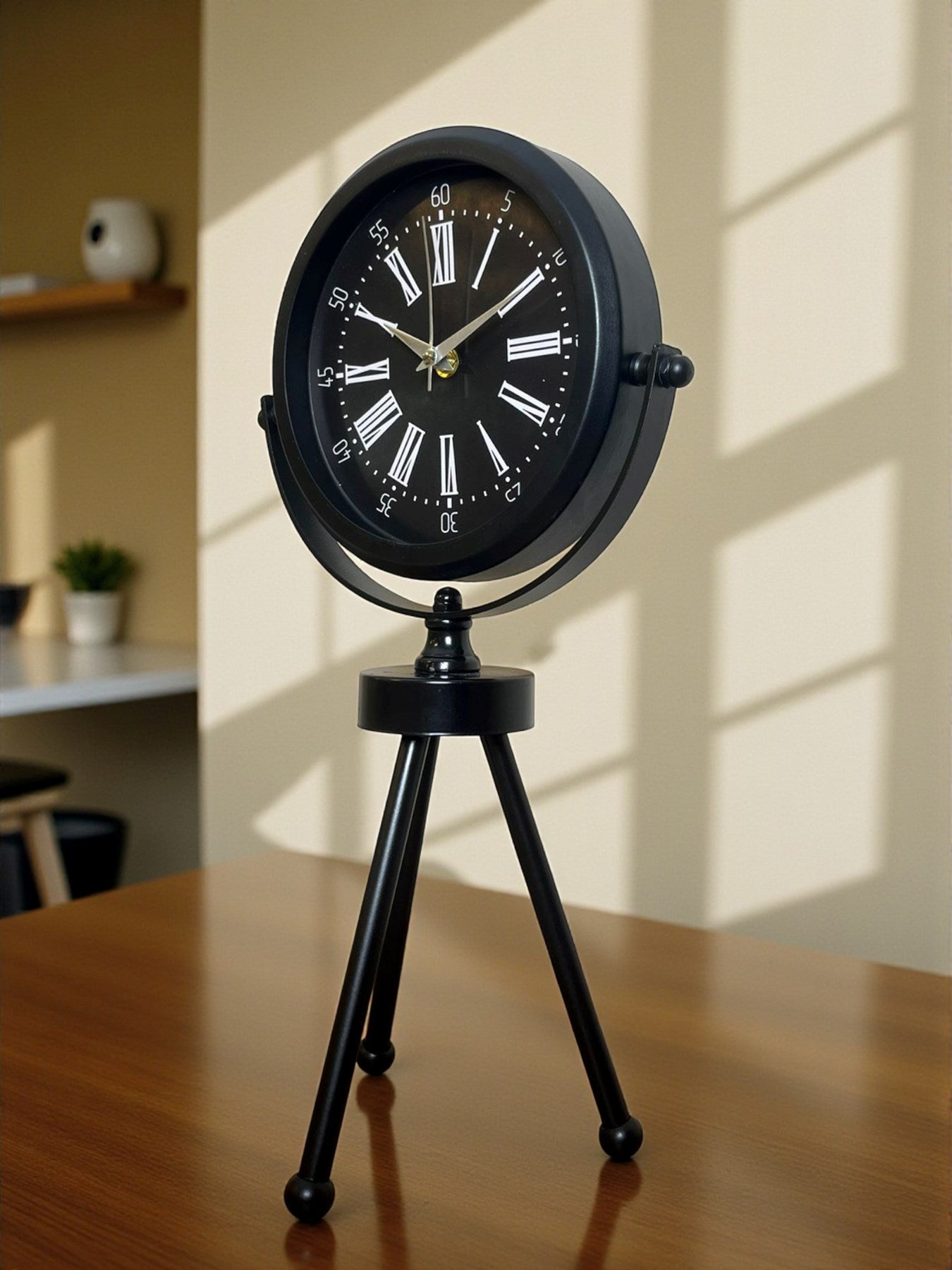 Zentime Siyah Zarif Üç Ayaklı Masa Saati