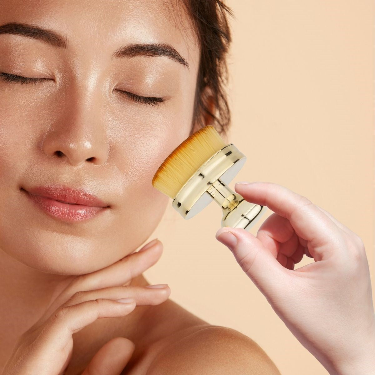 BUFFER® Profesyonel Geniş Pratik Tutma Saplı Gold Büyük Fondöten Yayma Fırçası