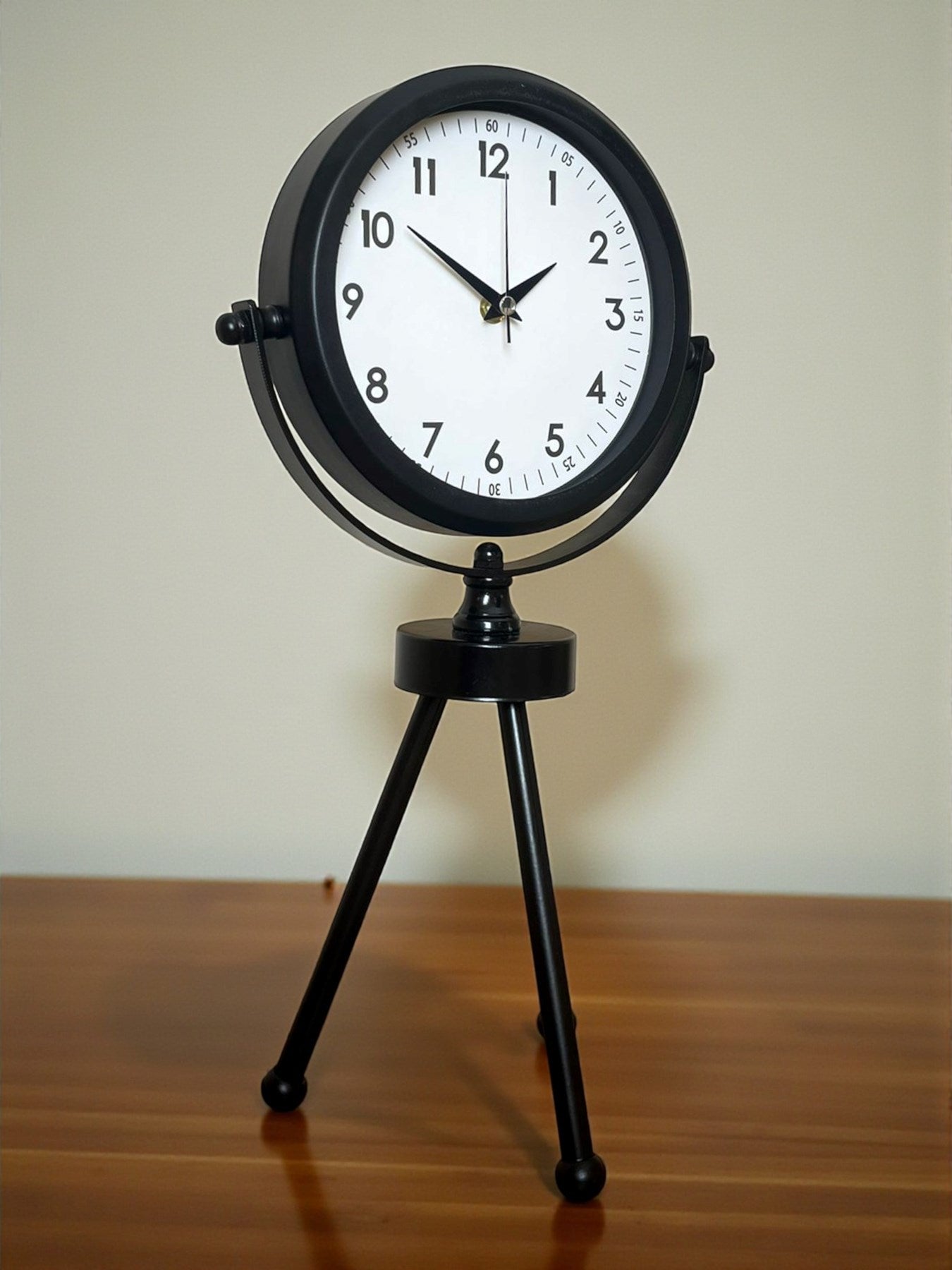 Zentime Siyah Zarif Üç Ayaklı Masa Saati