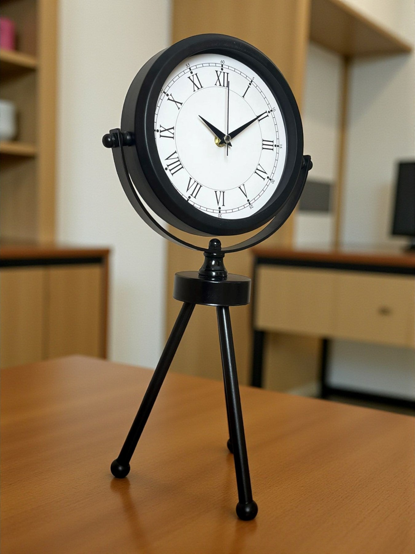 Zentime Siyah Zarif Üç Ayaklı Masa Saati