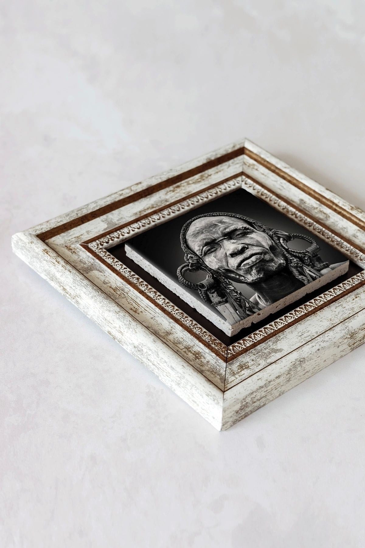 Afrikalı Kadın Çerçeveli Taş Tablo , Çerçeveli Taş Duvar Dekoru-enkcrcvtbl-00195 20 cm