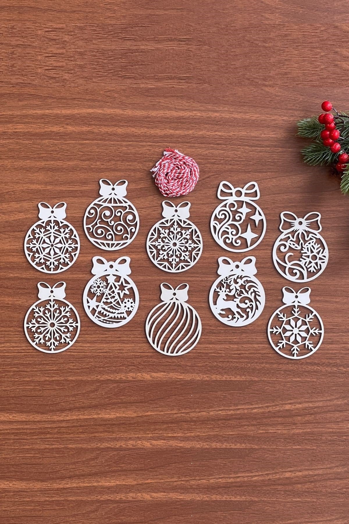 BUFFER® 10 Parça Kırmızı Beyaz İpli Fiyonk Model Ahşap Yılbaşı Ağaç Süsü