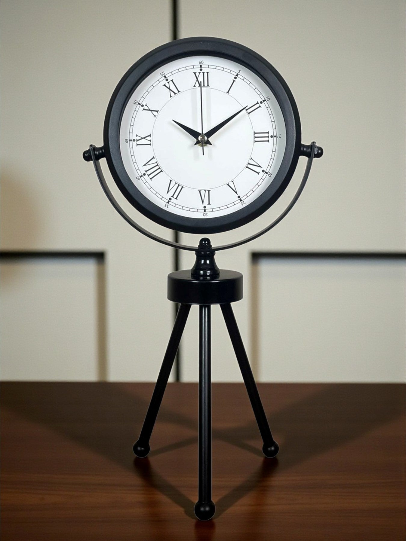 Zentime Siyah Zarif Üç Ayaklı Masa Saati