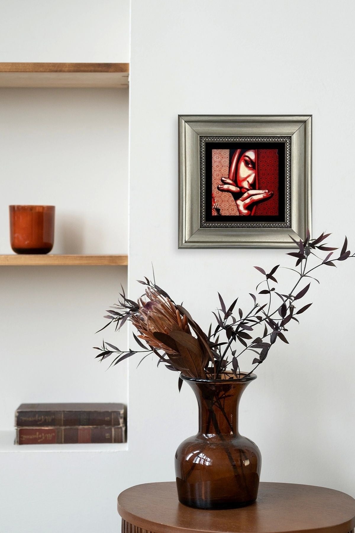 Kadın Çerçeveli Taş Tablo 20 cm