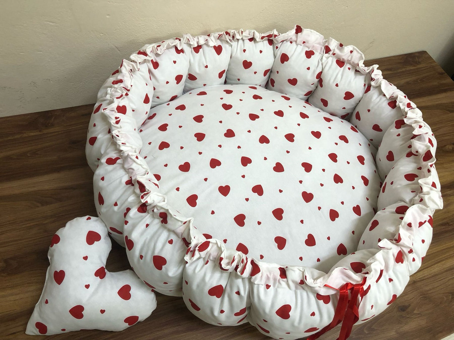 KALP DESENLİ BEBEK YATAĞI , OYUN MİNDERİ