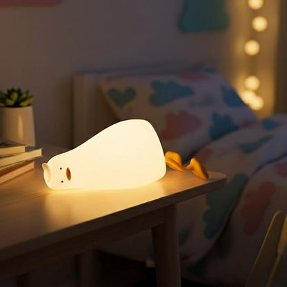 5 Farklı Renk Modlu Tembel Ördek Figürlü Pofuduk LED Gece Lambası–Yumuşak Dokulu Çocuk Odası ve Dekoratif Şarjlı Ortam Işığı
