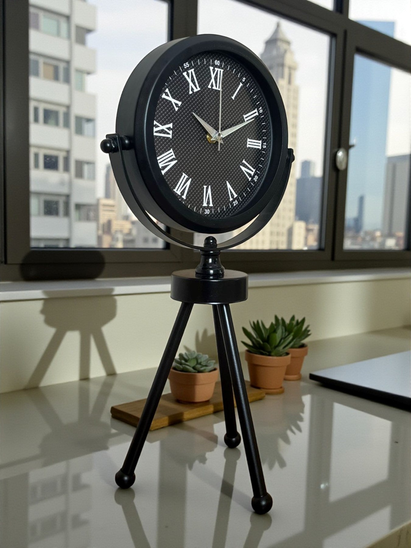 Zentime Siyah Zarif Üç Ayaklı Masa Saati